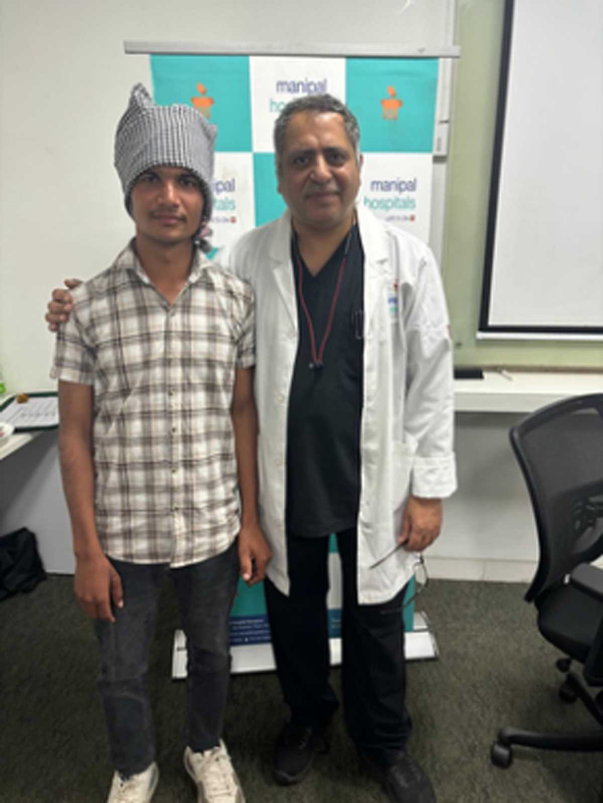 बाघ की जीभ खींच कर अपनी जान बचाने वाले बहादुर लड़के की हालत बेहतर